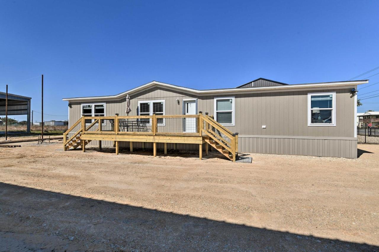 Quaint Port Oconnor Home - 3 Mi To Beach! Port O'Connor Bagian luar foto