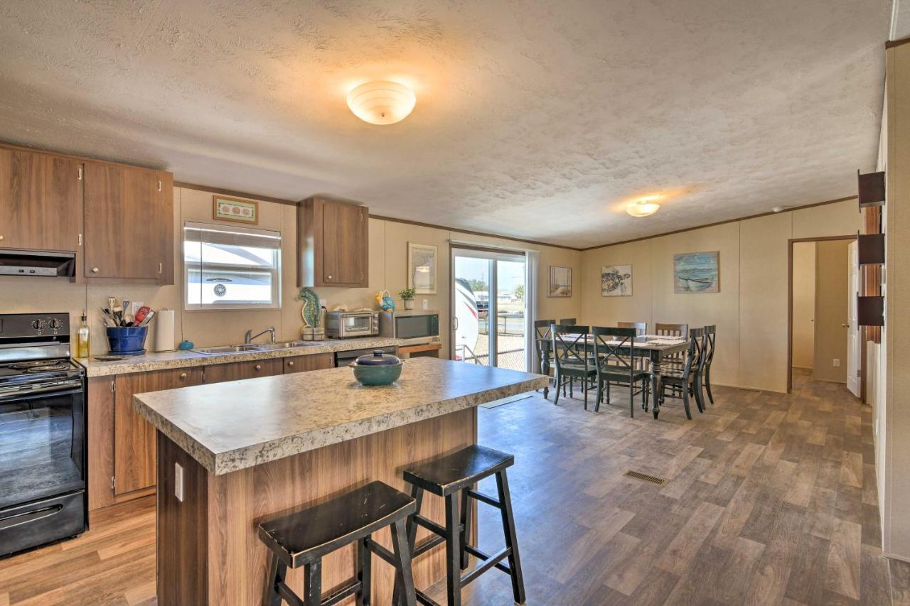 Quaint Port Oconnor Home - 3 Mi To Beach! Port O'Connor Bagian luar foto