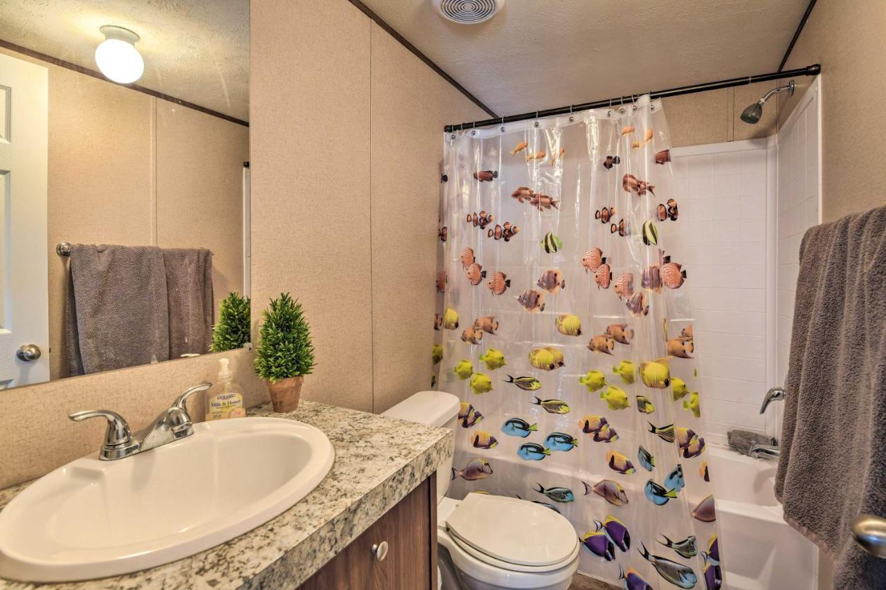 Quaint Port Oconnor Home - 3 Mi To Beach! Port O'Connor Bagian luar foto