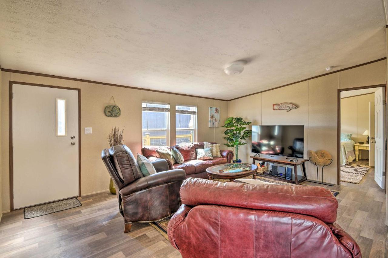 Quaint Port Oconnor Home - 3 Mi To Beach! Port O'Connor Bagian luar foto